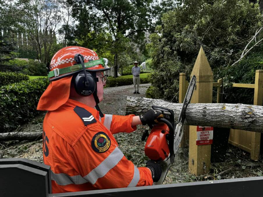 An SES volunteer attended a call for assistance for a fallen tree in January. Highlands residents are being warned about scam calls asking for donations for local SES units. Picture supplied 