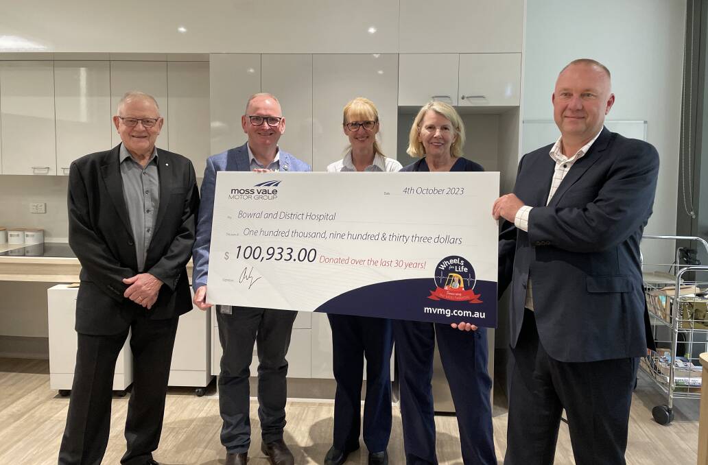 Paul Wakeing, Bradley Warner, Angela Davis, Vicki Elder and Brett Wardle with the cheque for $100,933. Picture by Briannah Devlin